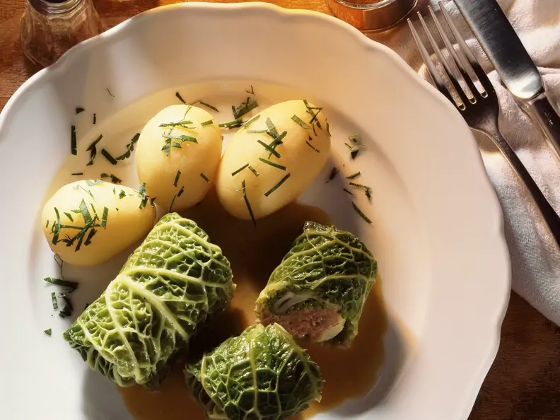 Krautrouladen mit Salzkartoffeln