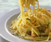 Scharfe Pasta (aglio, olio e peperoncino)