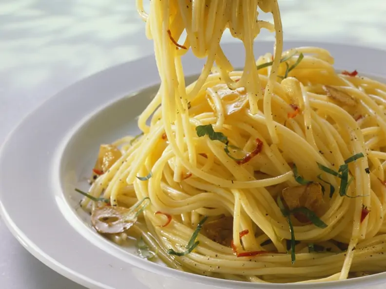 Scharfe Pasta (aglio, olio e peperoncino)