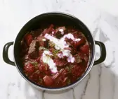 Rote Bete-Suppe nach russischer Art (Borschtsch)