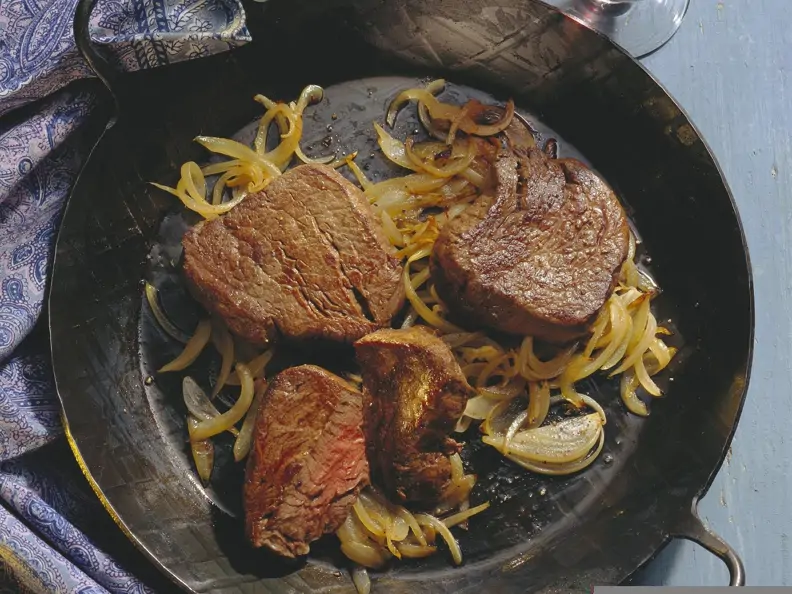 Beefsteak mit Zwiebelgemüse