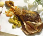 Lammkeule mit gemischtem Gemüse