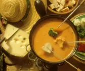 Käsefondue mit Tomate