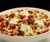 Rigatoni al forno mit Rindfleisch und Mozzarella