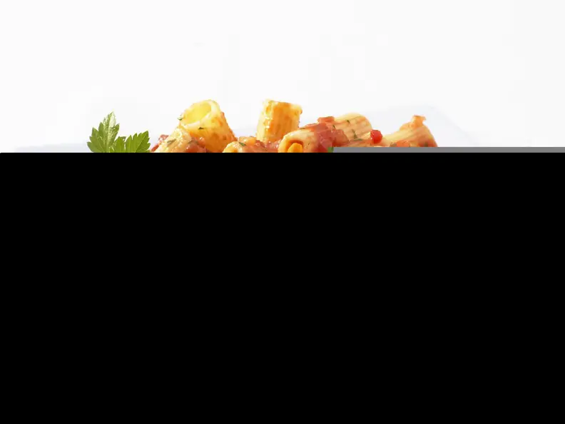 Pasta mit Tomatensauce und Cabanossi