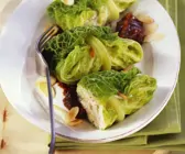 Wirsingroulade mit Pflaumensauce