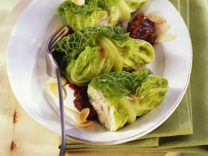 Wirsingroulade mit Pflaumensauce