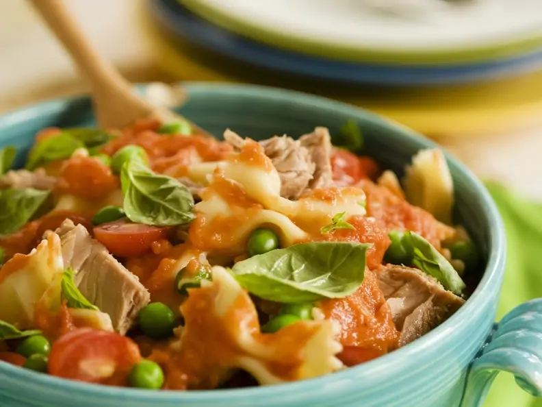 Pasta mit Thunfisch und Tomatensauce