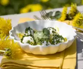 Mozzarellabällchen mit Kräutern