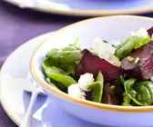 Salat mit Roter Bete, Spinat und Feta