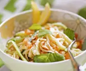 Pasta mit Zucchini und Zitronensauce
