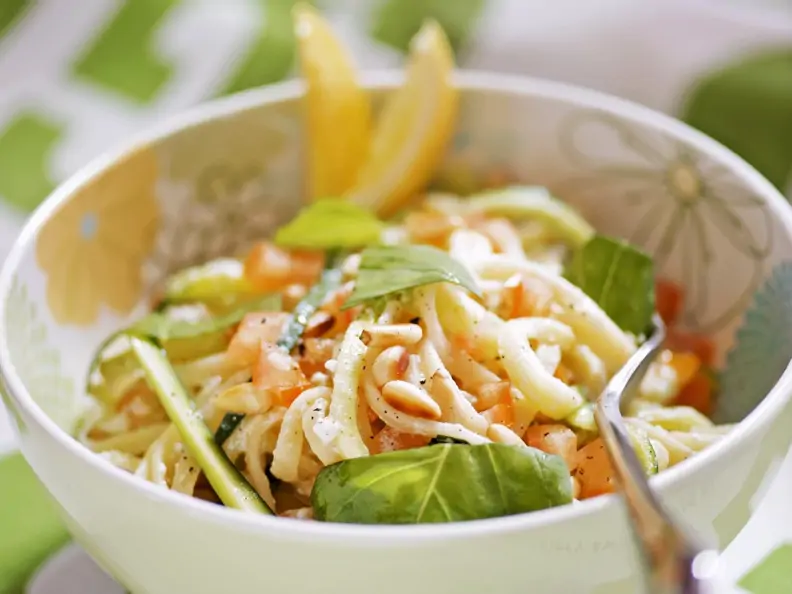 Pasta mit Zucchini und Zitronensauce