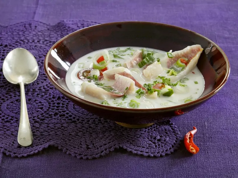 Meerbarbe in Kokossuppe