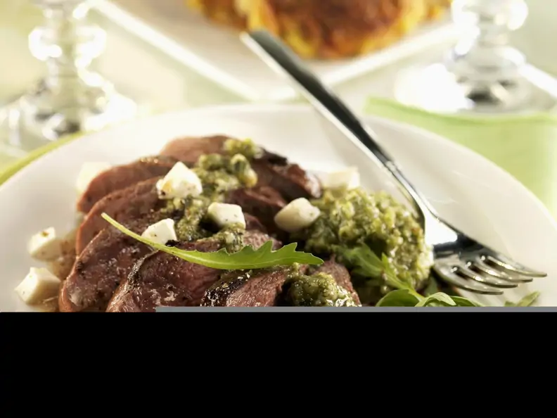 Gebratene Entenbrust mit Pesto aus Rucola
