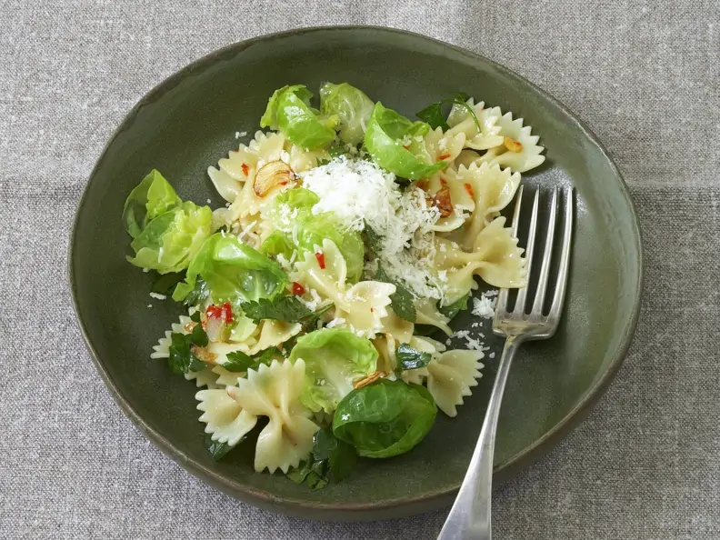 Pasta mit Rosenkohl-Knoblauch-Sauce
