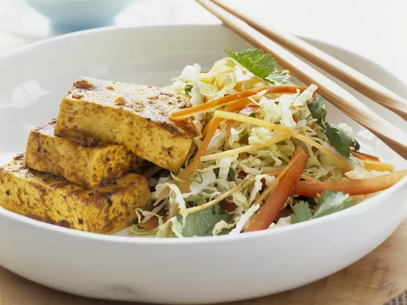 Marinierter Tofu mit Chinakohlsalat