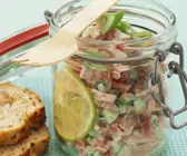 Wurstsalat mit Tomate und Gurke