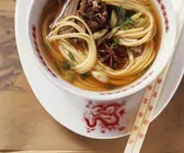 Nudelsuppe nach chinesischer Art