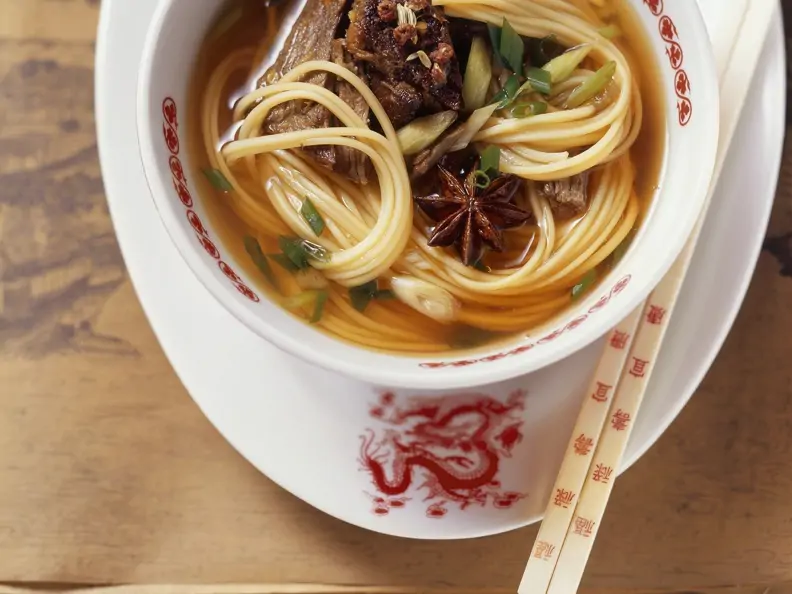 Nudelsuppe nach chinesischer Art