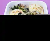 Brokkoli und Blumenkohl in einer Auflaufform mit Käse gratiniert