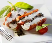 Terrine mit getrockneten Tomaten, Frischkäse und Oliven