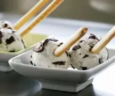 Grissini Spieße mit Ziegenfrischkäse-Oliven-Bällchen