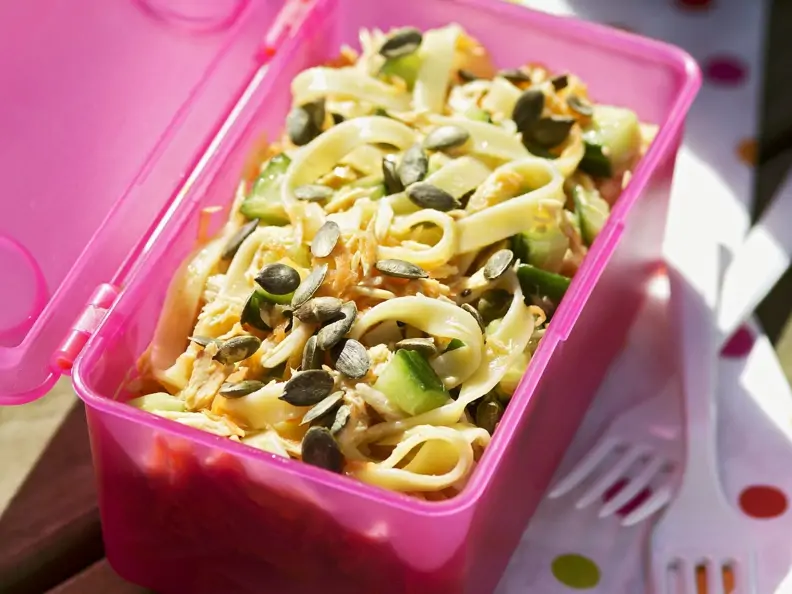 Nudelsalat mit Fisch