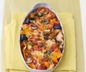 Lasagne mit Hähnchen, Provolone-Käse und Oliven