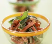 Zucchini-Möhren-Rohkost mit Mandeldressing