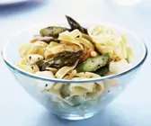 Pasta mit Spargel und Mozzarella