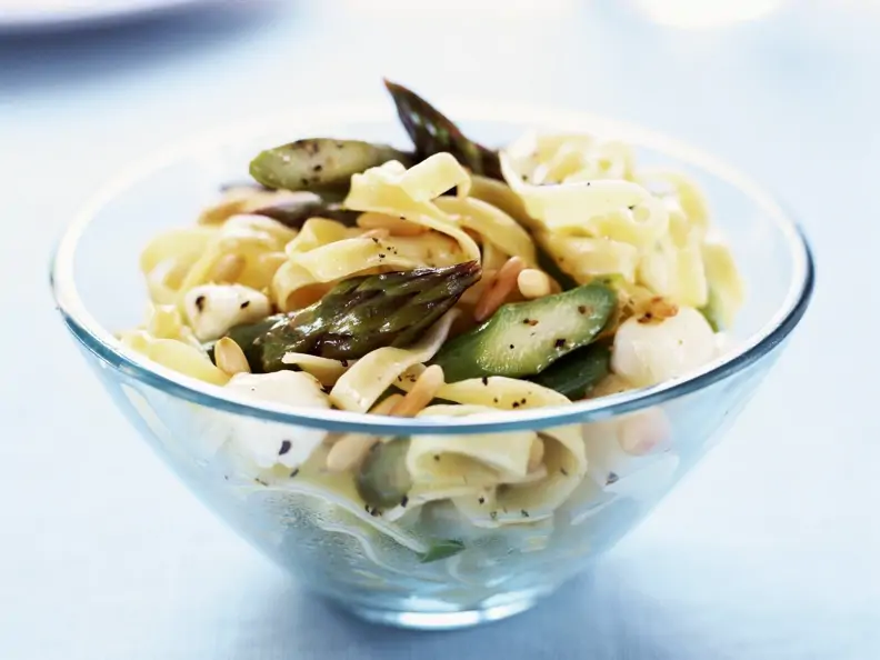 Pasta mit Spargel und Mozzarella