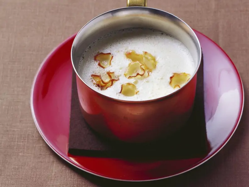 Curry-Sellerie-Suppe mit geräucherter Gänsebrust