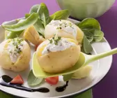 Kartoffeln mit Cottage Cheese und Rapunzelsalat