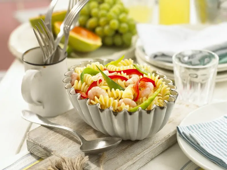 Pastasalat mit Shrimps