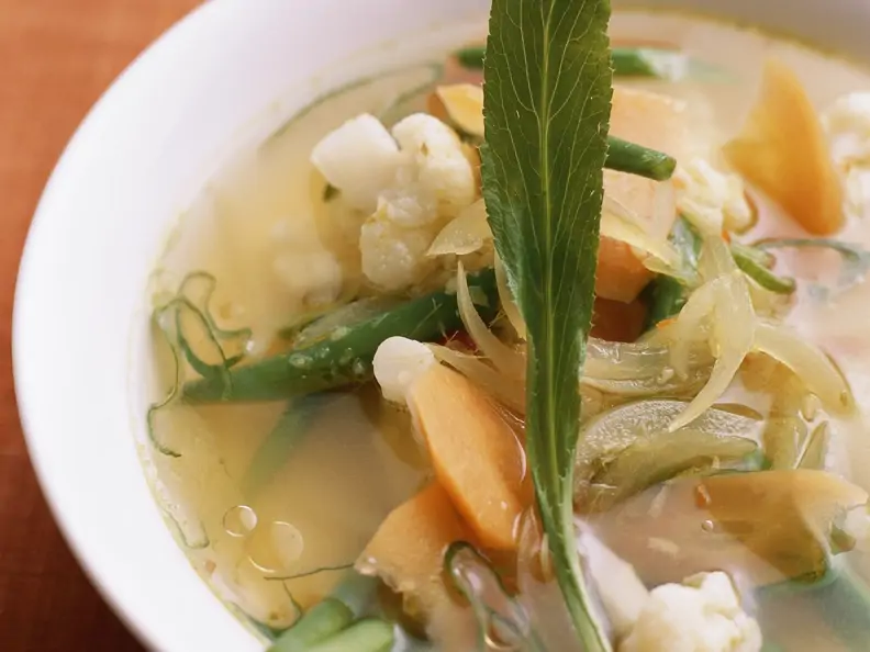 Gemüsesuppe nach vietnamesischer Art