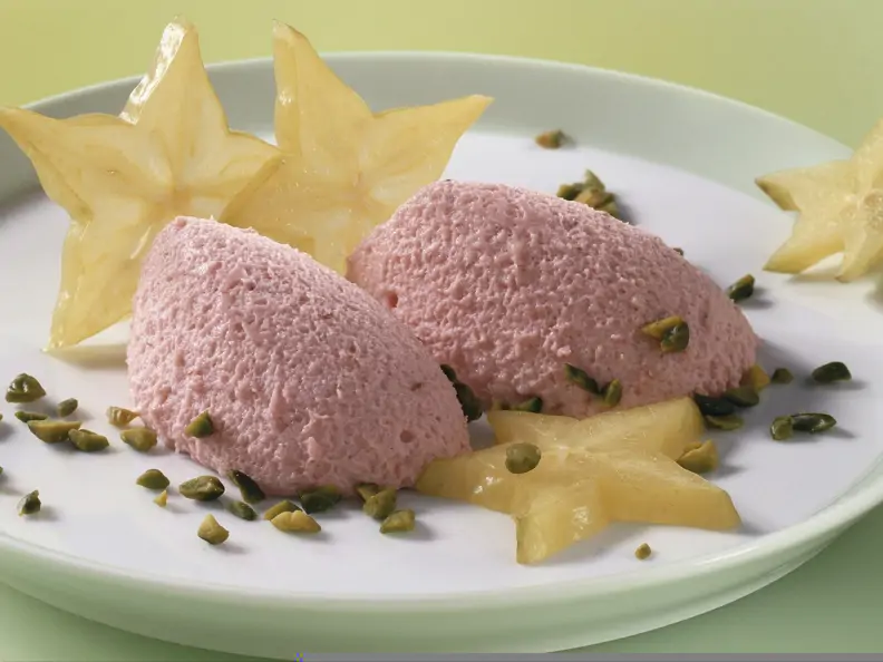 Erdbeerschaum mit Sternfrucht