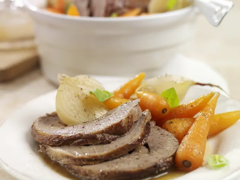 Rinderbraten mit Zwiebel-Karotten-Gemüse