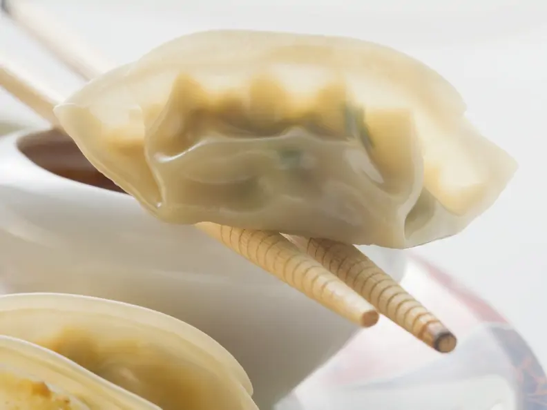 Asiatische Teigtaschen (Dim Sum) mit Soße