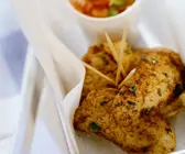 Putenbrust mit pikantem Tomatendip