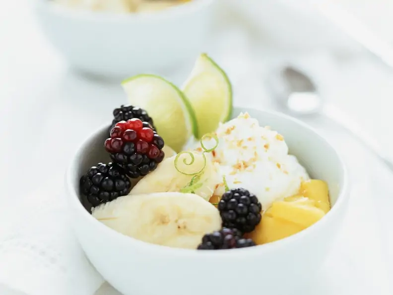 Ricotta-Kokos-Creme mit Obst