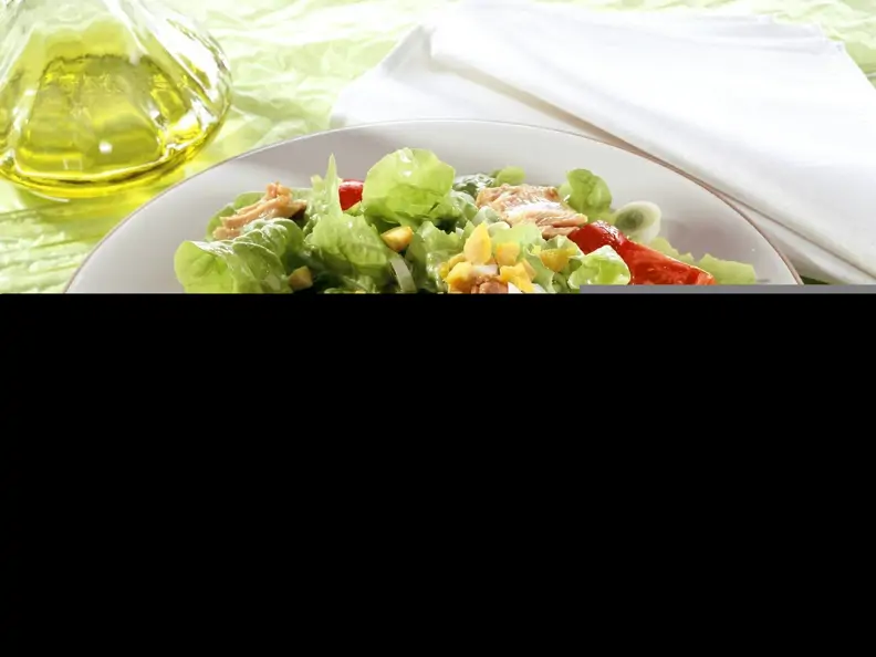 Thunfischsalat mit gehackten Eiern