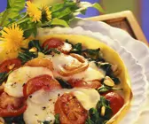 Pfannkuchen mit Tomaten, Mozzarella und Löwenzahn