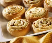 Dinkelschnecken mit Äpfeln und Nüssen