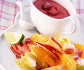 Frischer Fruchtsalat mit Himbeerjoghurt