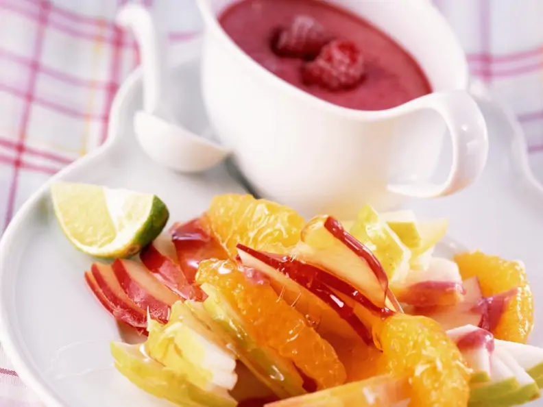 Frischer Fruchtsalat mit Himbeerjoghurt