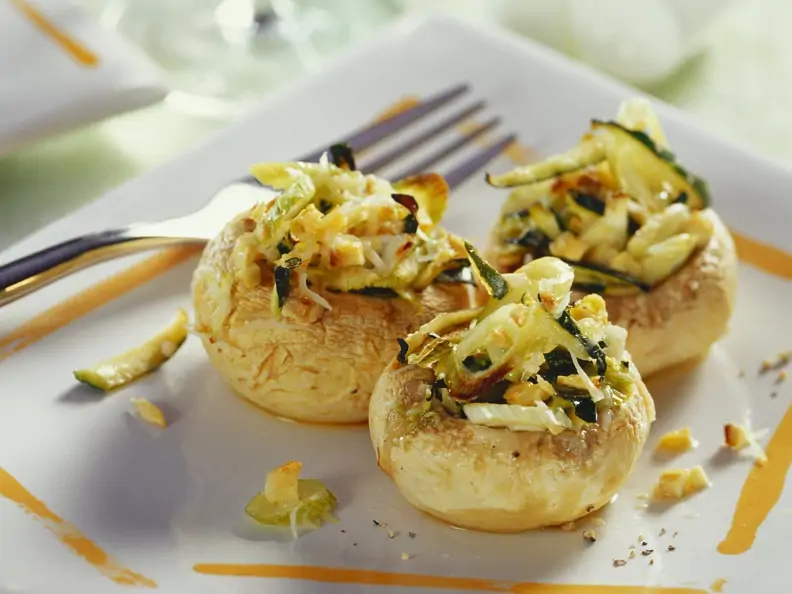 Champignons mit Zucchinifüllung