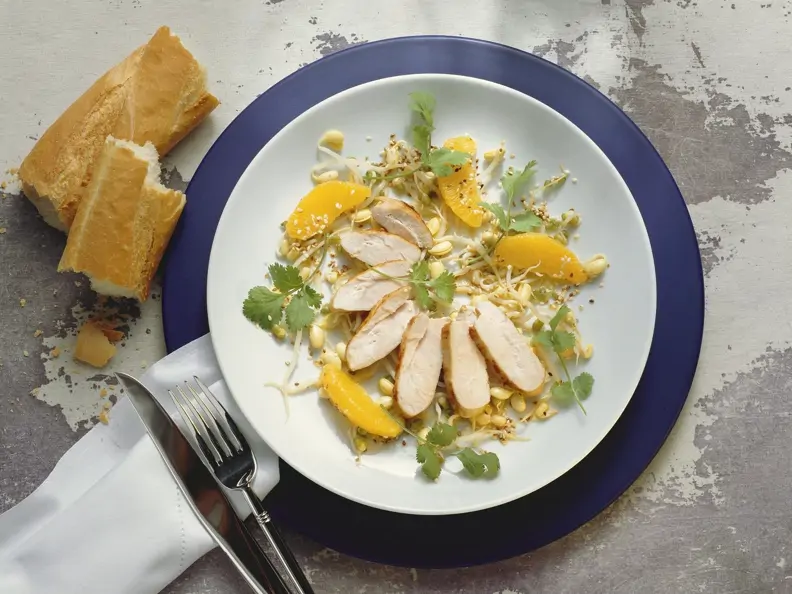 Hähnchen mit Sprossensalat