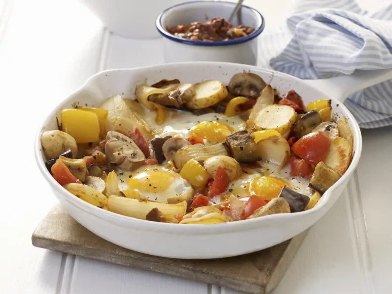 Deftige Pilz-Kartoffelpfanne mit Spiegelei