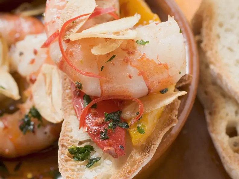 Röstbrot mit Knoblauchshrimps