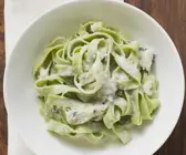 Grüne Pasta mit Blauschimmelkäse